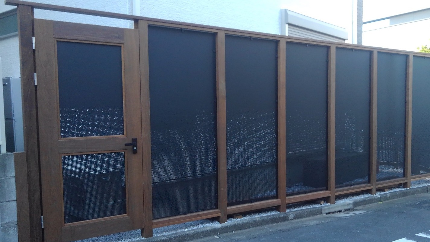 目隠しフェンス